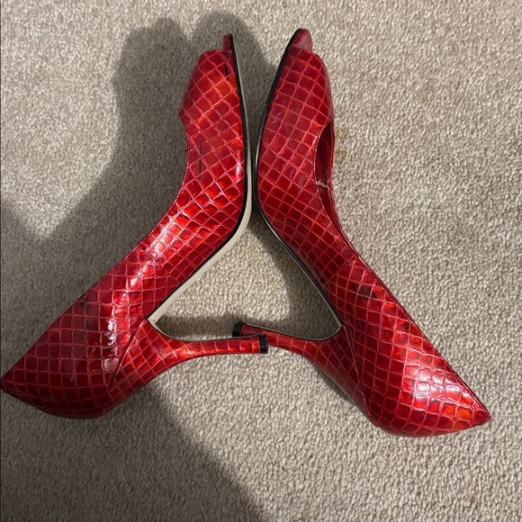 Enzo Angiolini Red Textured Peep-Toe Heels - Picture 4 of 9